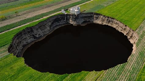 15 Mysterious Holes in the Earth